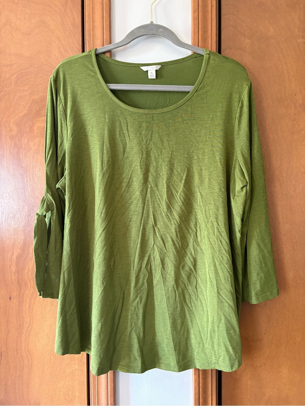 Women’s Olive Green Scoop Neck Long Sleeve Top